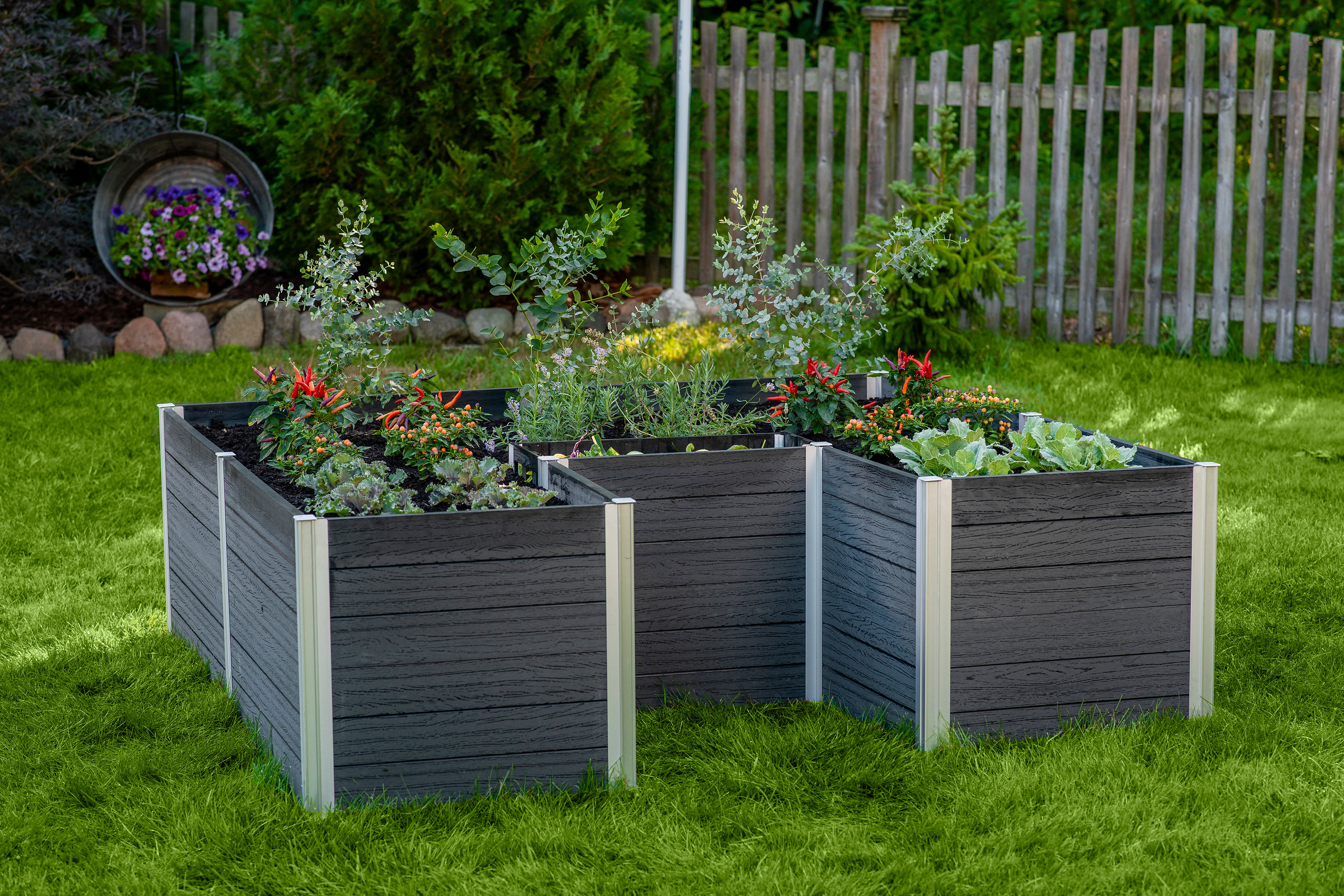 Vita Urbana 6 ft x 6 ft Keyhole Composting Composite Raised Garden